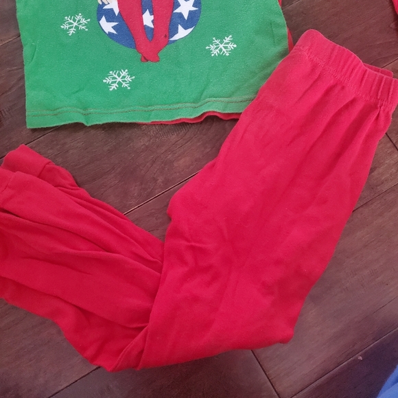 Pajamas elf on the shelf. Fits like size 6 but tag says 10 runs very sm… - Picture 2 of 3